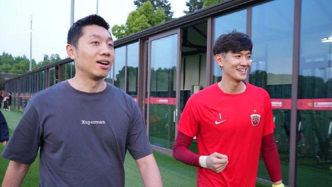 在前作中为朱迪配音的金妮弗·古德温亮相D23向粉丝致意，并宣布“兔子回来了！