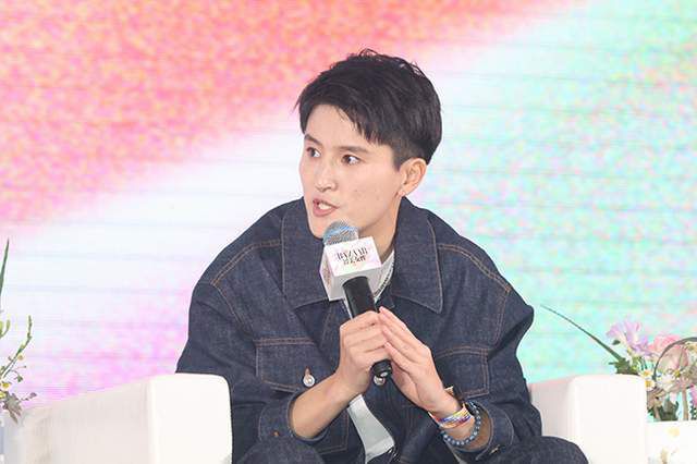 上一页12345.《新·驯龙高手》首秀活动 探访奥兰多影城博克岛_海外_ 消息 首页 新闻 视频 大片 影库 CCTV6 VIP影院 搜索 电影 星闻 独家 更多 专题 图片 视频 滚动 首页 新闻 大片 影库 CCTV6 VIP影院 客户端 电影网>新闻>明星资讯 《新·驯龙高手》首秀活动 探访奥兰多影城博克岛 时间：2025.05.22 ： 作者：迪莫 ： 共7张 当地时间5月20日，美国佛罗里达州，奥兰多环球度假区“史诗宇宙”主题公园正式开园，《驯龙高手》动画和真人版导演迪恩·德布洛斯，真人版《新·驯龙高手》演员梅森·泰晤士、妮可·帕克、杰拉德·巴特勒前往参观。